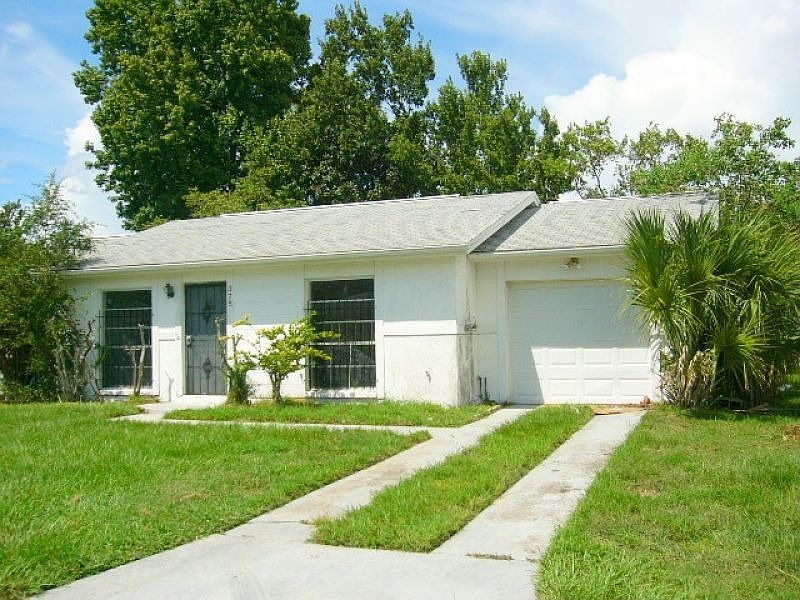 1st image of 375 La Paz Dr