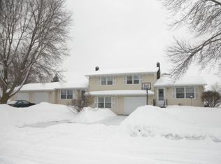 657 Harvest Rd, Green Bay, WI 54302