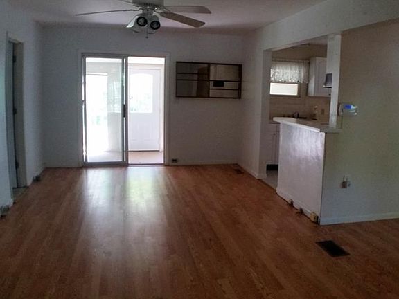 LR with laminate floor. Sliding doors open to sun room overlooking the back yard.
