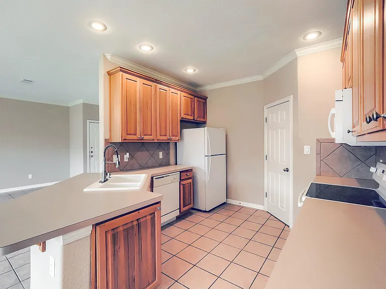 21501 Boggy Ford Rd #B — Photo 9