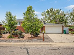 933 Newcombe St, Lakewood, CO 80215