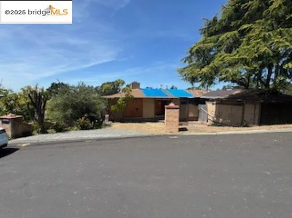 11201 Lochard St, Oakland, CA 94605