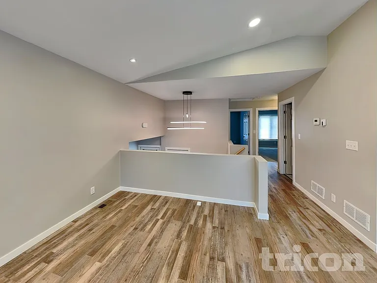 14150 Rolling Oaks Cir NE — Photo 2