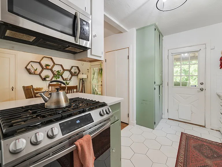 1131 Lombardy Rd — Photo 19