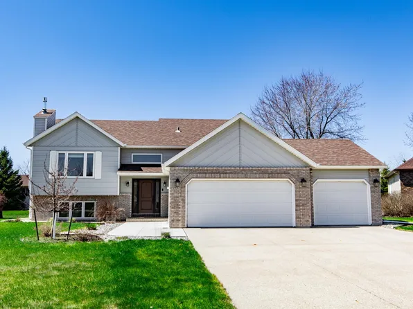 2715 33rd St S, Fargo, ND 58103