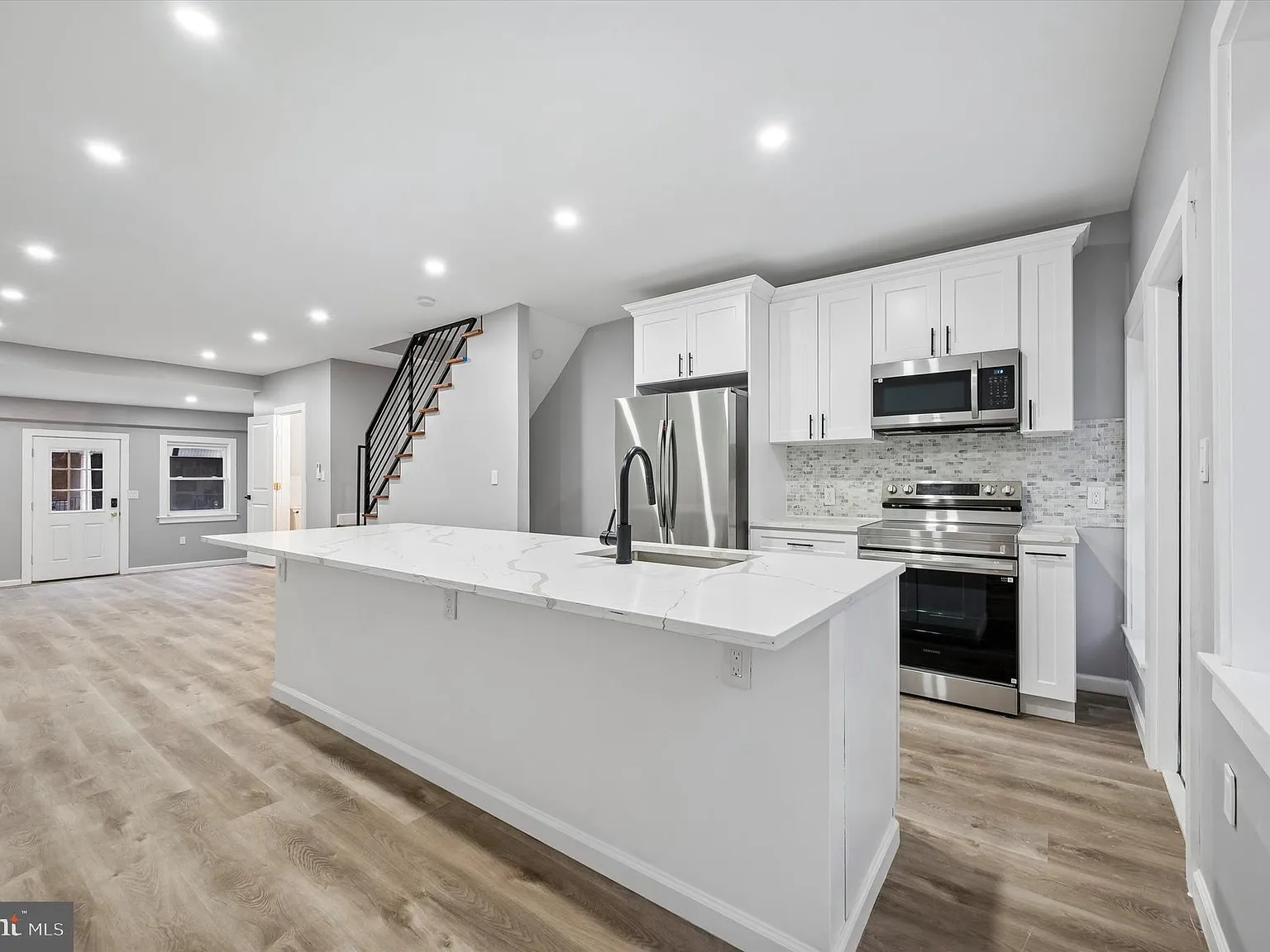 3 bed, 1.5 bath, 1515 sqft, $1,900 — Photo 1