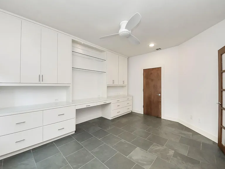 1610 Calumet St — Photo 17