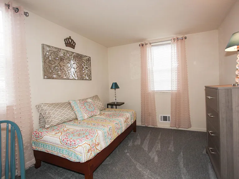 Gardenvillage Apartments and Townhouses — Photo 14