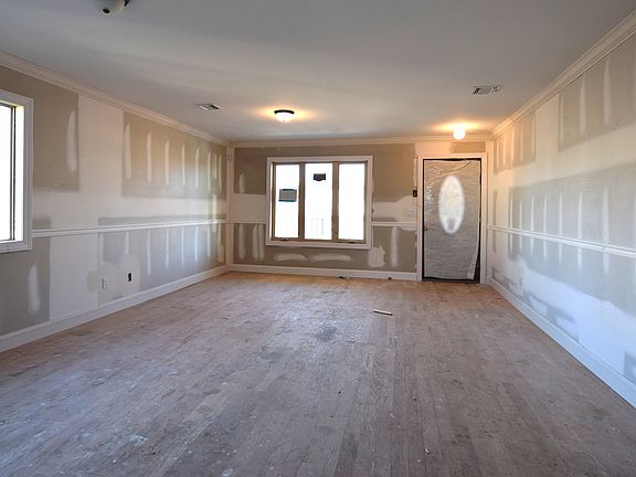 4th image of 217 Weed Ave