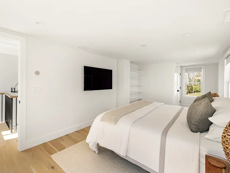571 Montauk Hwy — Photo 17
