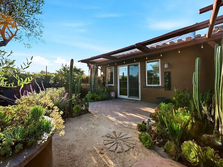 825 Gonzales St — Photo 29