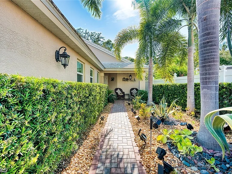 1250 Silverstrand Dr — Photo 2