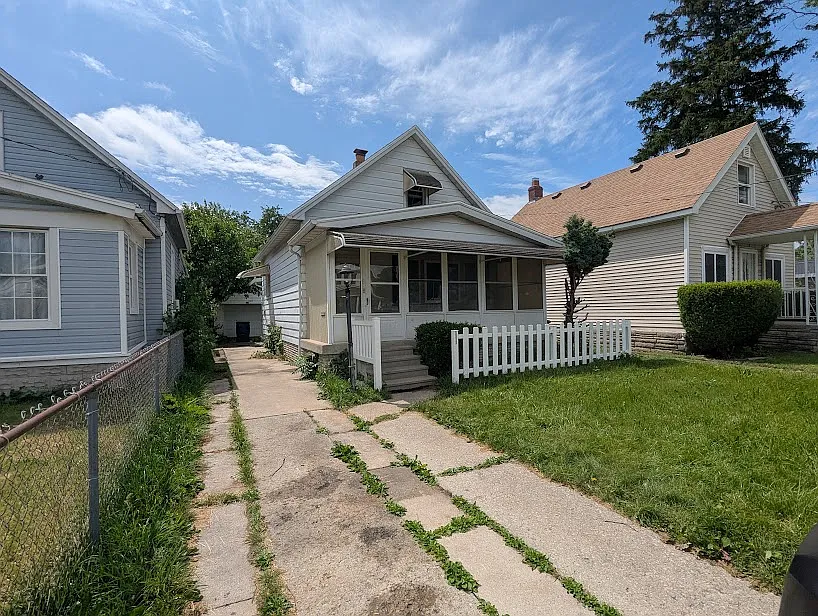 3 bed, 981 sqft, $1,050 — Photo 2