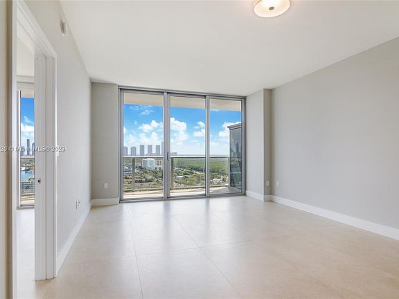 5th image of 16385 Biscayne Blvd #1917