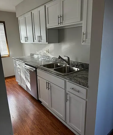 414 S Division St #4 — Photo 3