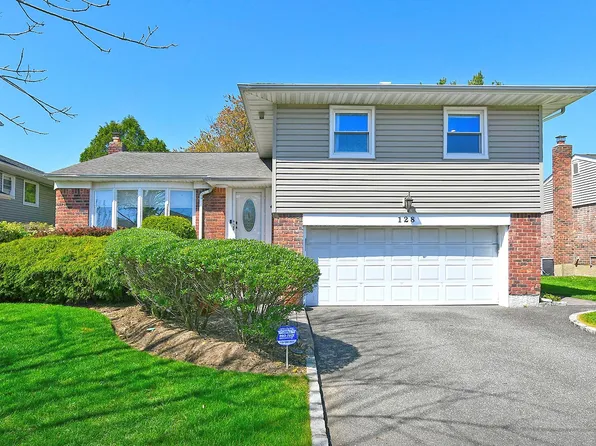 128 Manor Street, Plainview, NY 11803