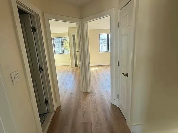 4004 Victory Boulevard image 8 of 14