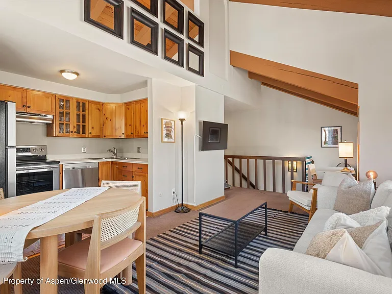 125 E Hyman Ave #1A — Photo 5