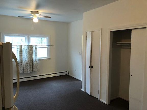 5th image of 1 Mannetto Ct