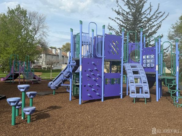 29 Ardsley Sq, Parlin, NJ 08859