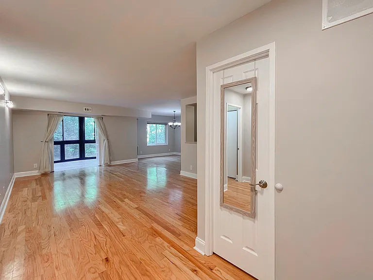 8370 Greensboro Dr #118 — Photo 4
