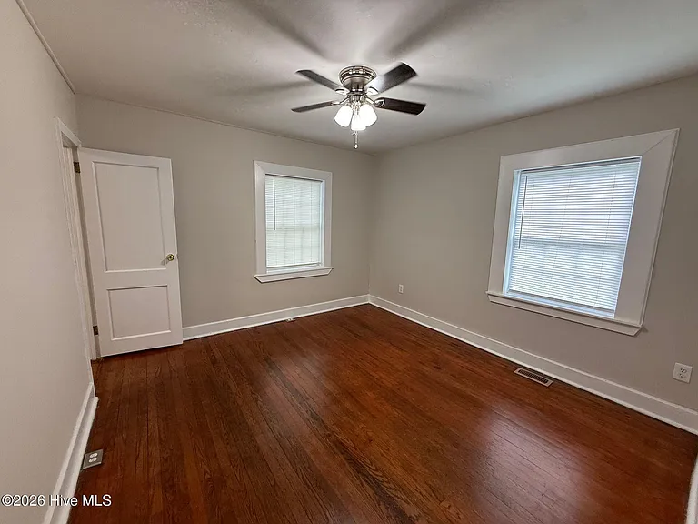 206 Queens Rd — Photo 9