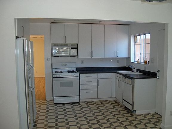 3rd image of 221 San Miguel Way