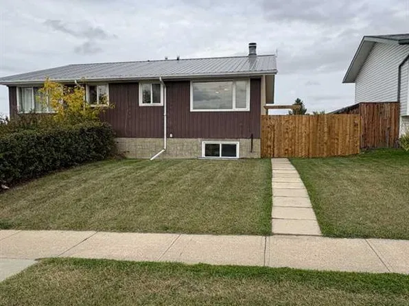 5250 S 42nd St, Innisfail, AB T4G 1K3