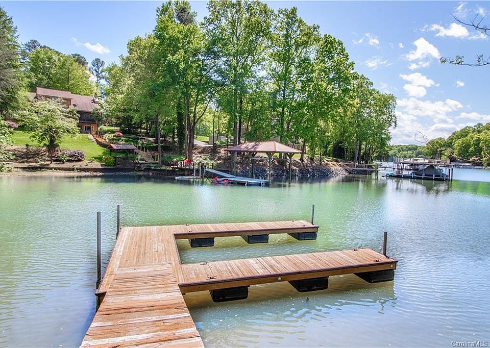 1st image of 135 Holt Ln #35
