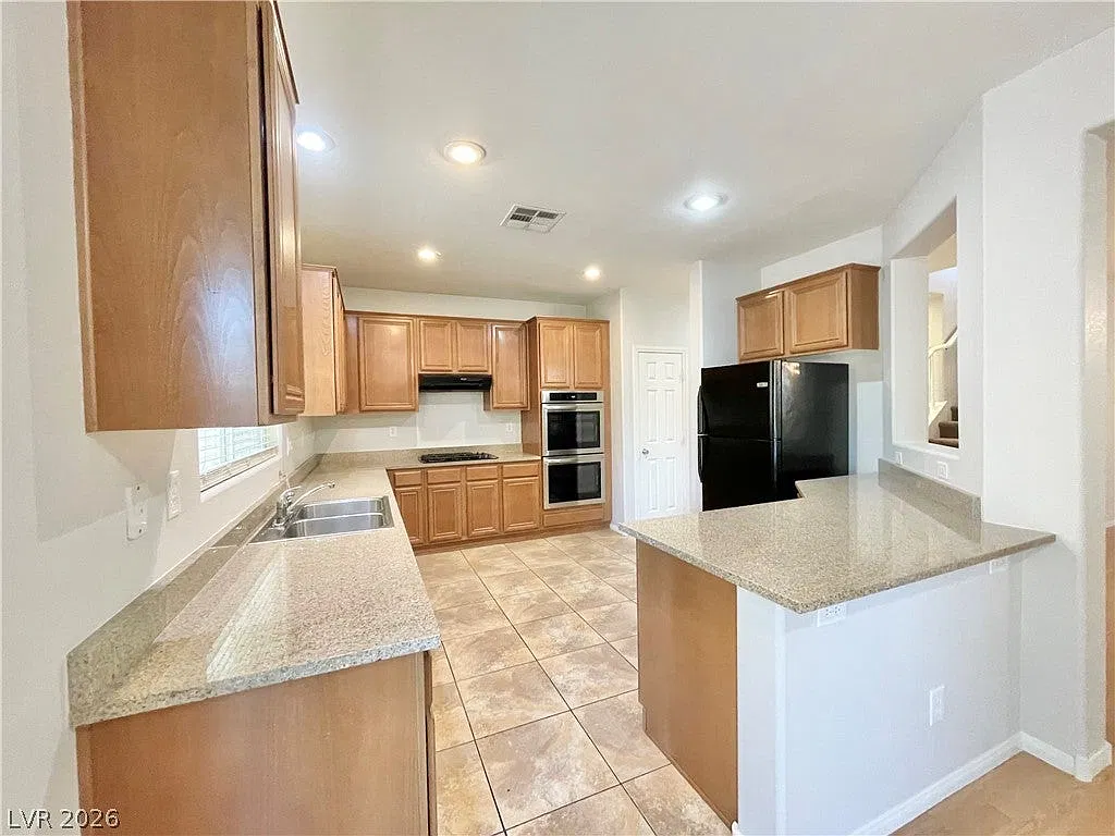 3 bed, 2.5 bath, 1661 sqft, $1,995 — Photo 4