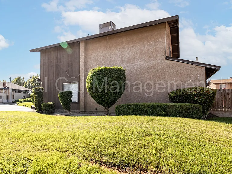 7901 S Laurelglen Blvd #A-D — Photo 3