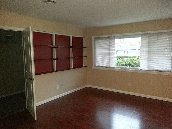 3rd image of 4414 Treadway Ln