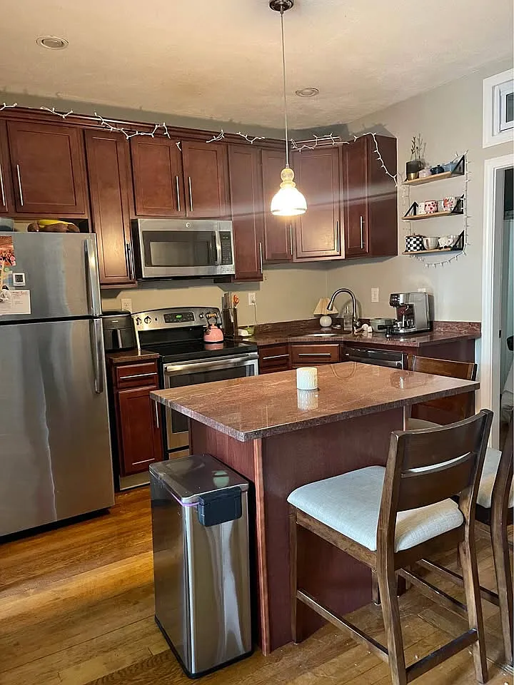 3 bed, 9999 sqft, $4,500 — Photo 1