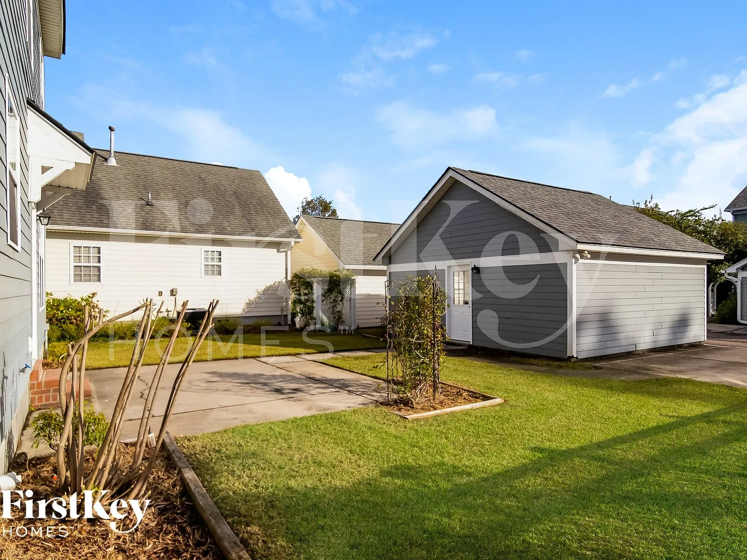 3 bed, 2.5 bath, 1569 sqft, $2,515 — Photo 2