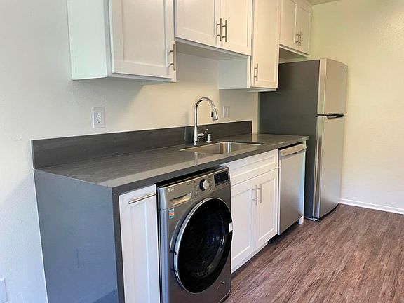 2nd image of 4543 Coldwater Canyon Ave #208