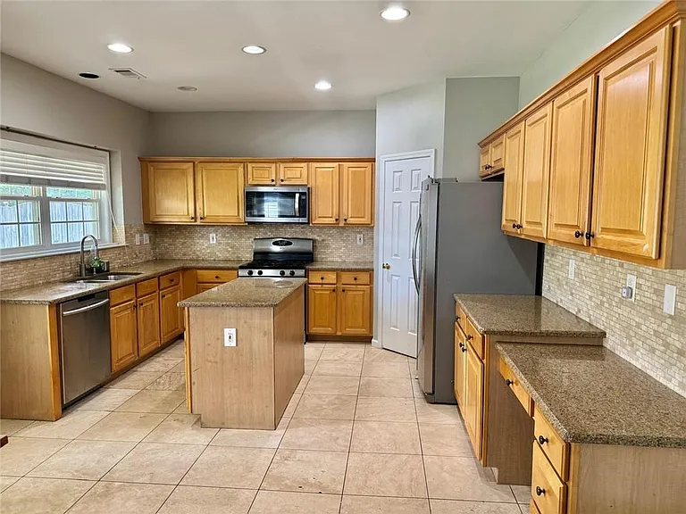 230 Albrighton Ct — Photo 4