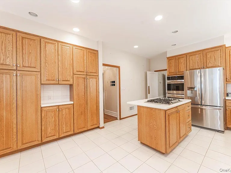 942 Greenfield Rd — Photo 10