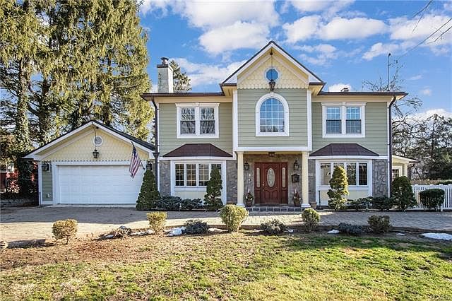 1st image of 15 Brook Ln