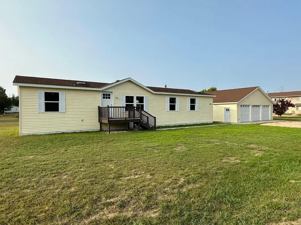 220 6th St SE, Menahga, MN 56464