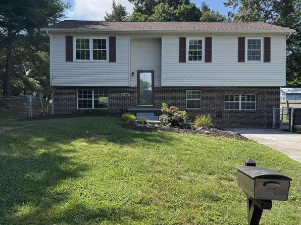 4030 Deer Run Dr, Knoxville, TN 37912