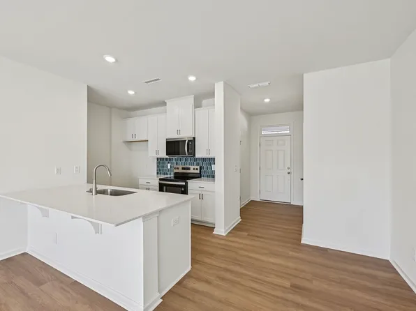 212 Parker Ln, Mebane, NC 27302