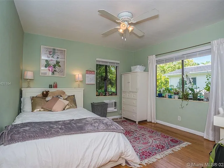 1545 Mantua Ave — Photo 14