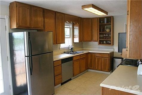 3-year-old stainless appliances, cabinets and tile floor in the eat-in kitchen.