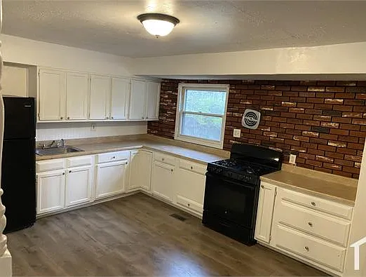 3 bed, 844 sqft, $1,500 — Photo 3