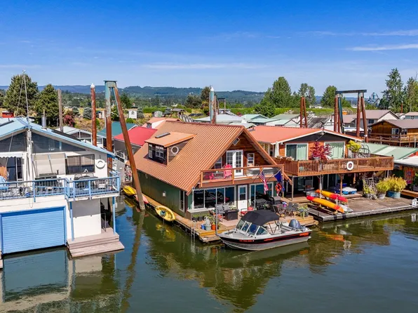 50350 Cowens Rd Slip 33, Scappoose, OR 97056