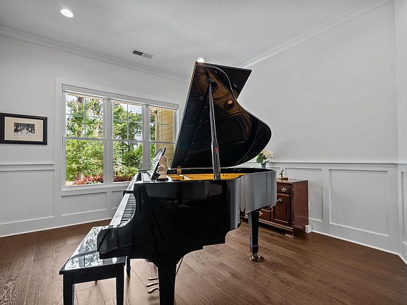 5th image of 1381 Winged Foot Dr