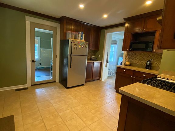 2nd image of 118 Pleasant Ave