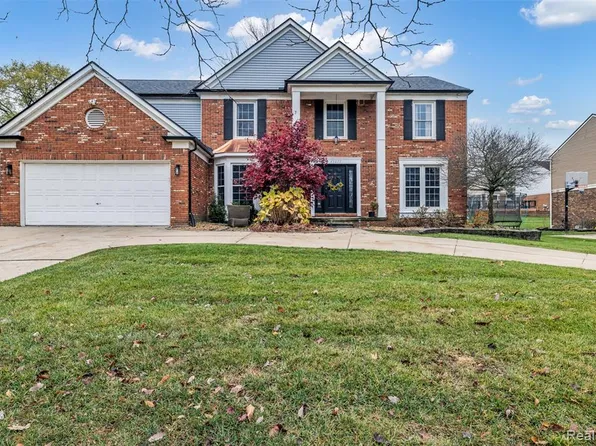 45077 Roundview Dr, Novi, MI 48375