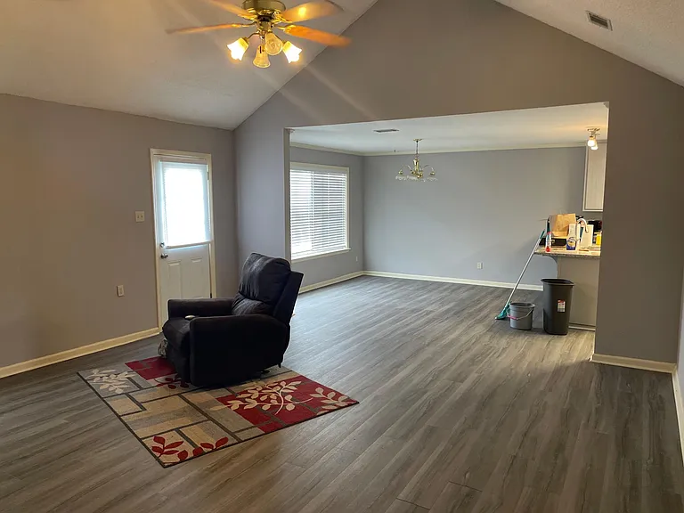4022 Foxridge Ln — Photo 9