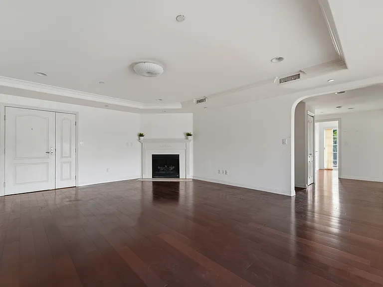 700 S Ardmore Ave #304 — Photo 7